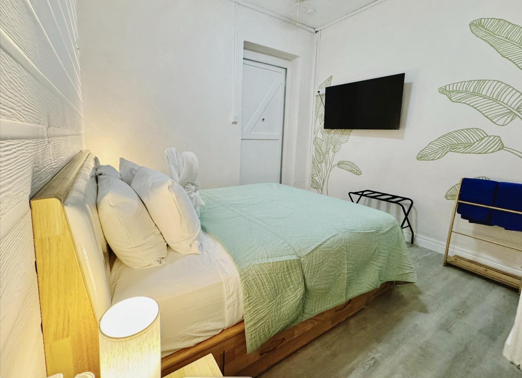Eden On The Sea Hotel บริดจ์ทาวน์ ภายนอก รูปภาพ